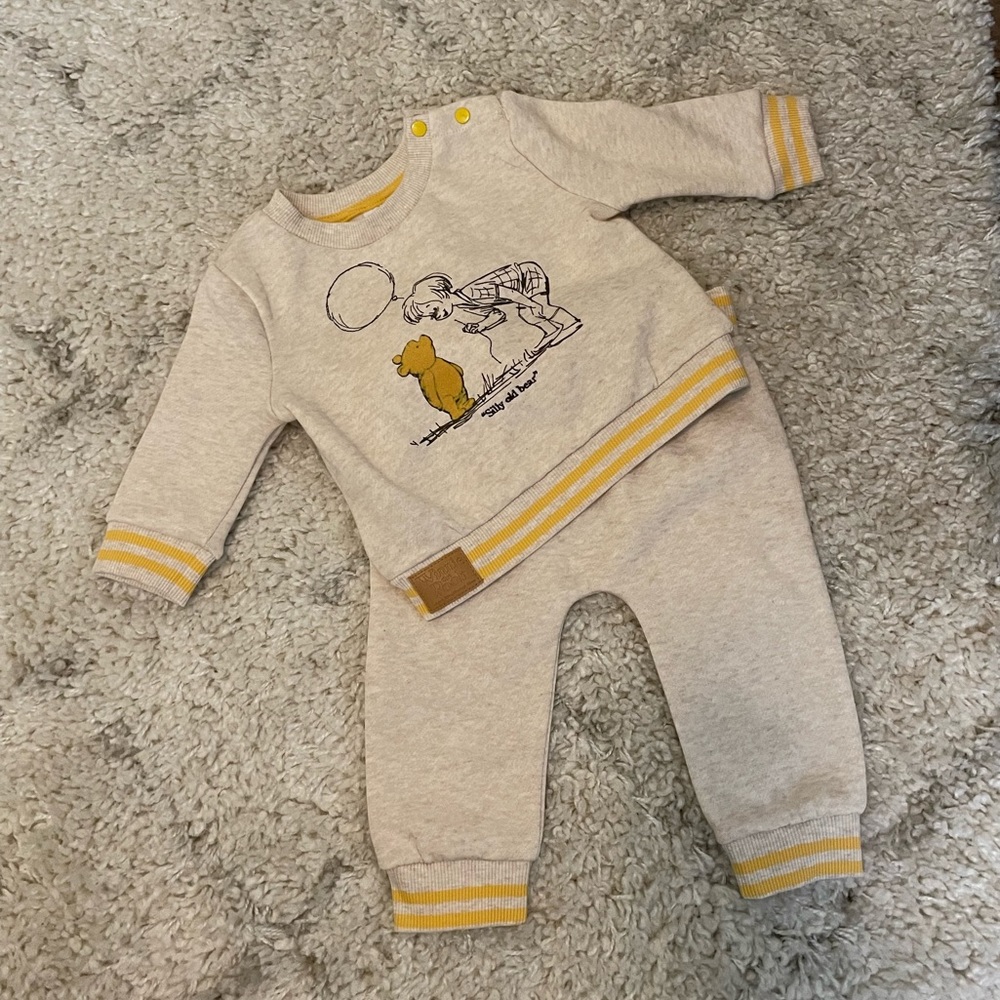 Disney Baby Winnie the Pooh Sweatsuit 6-9mo